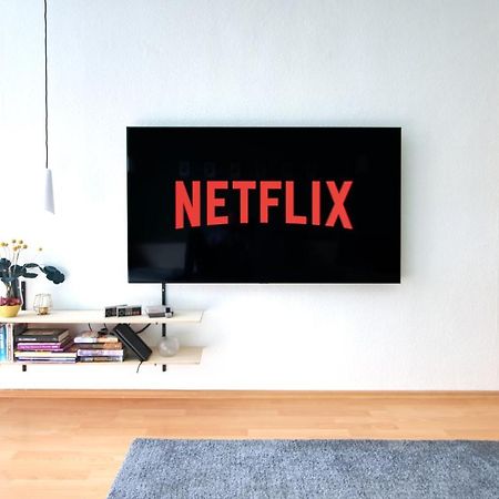 vonBehling Boutique Apartment mit 65zoll TV und Designerstücken Halle  Exterior foto