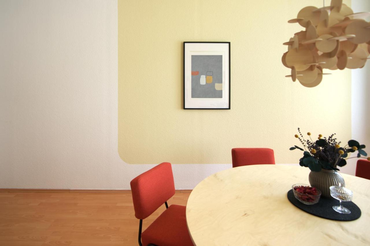 vonBehling Boutique Apartment mit 65zoll TV und Designerstücken Halle  Exterior foto
