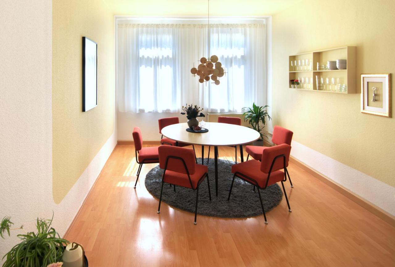 vonBehling Boutique Apartment mit 65zoll TV und Designerstücken Halle  Exterior foto