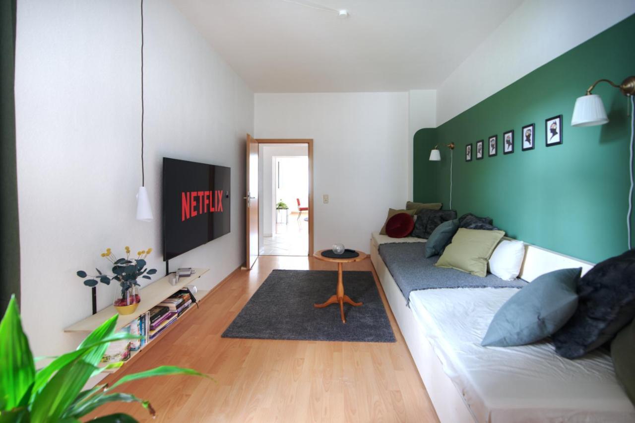 vonBehling Boutique Apartment mit 65zoll TV und Designerstücken Halle  Exterior foto