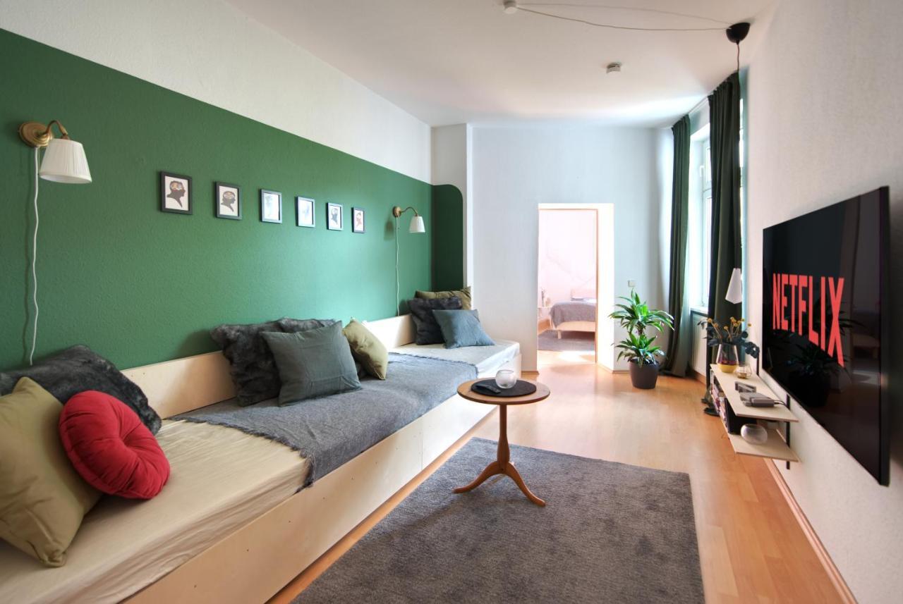 vonBehling Boutique Apartment mit 65zoll TV und Designerstücken Halle  Exterior foto