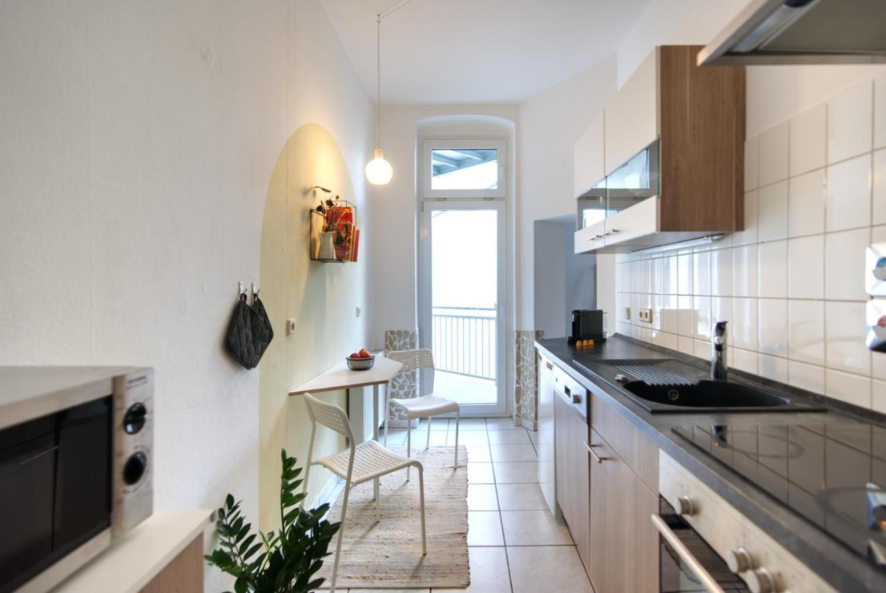 vonBehling Boutique Apartment mit 65zoll TV und Designerstücken Halle  Exterior foto