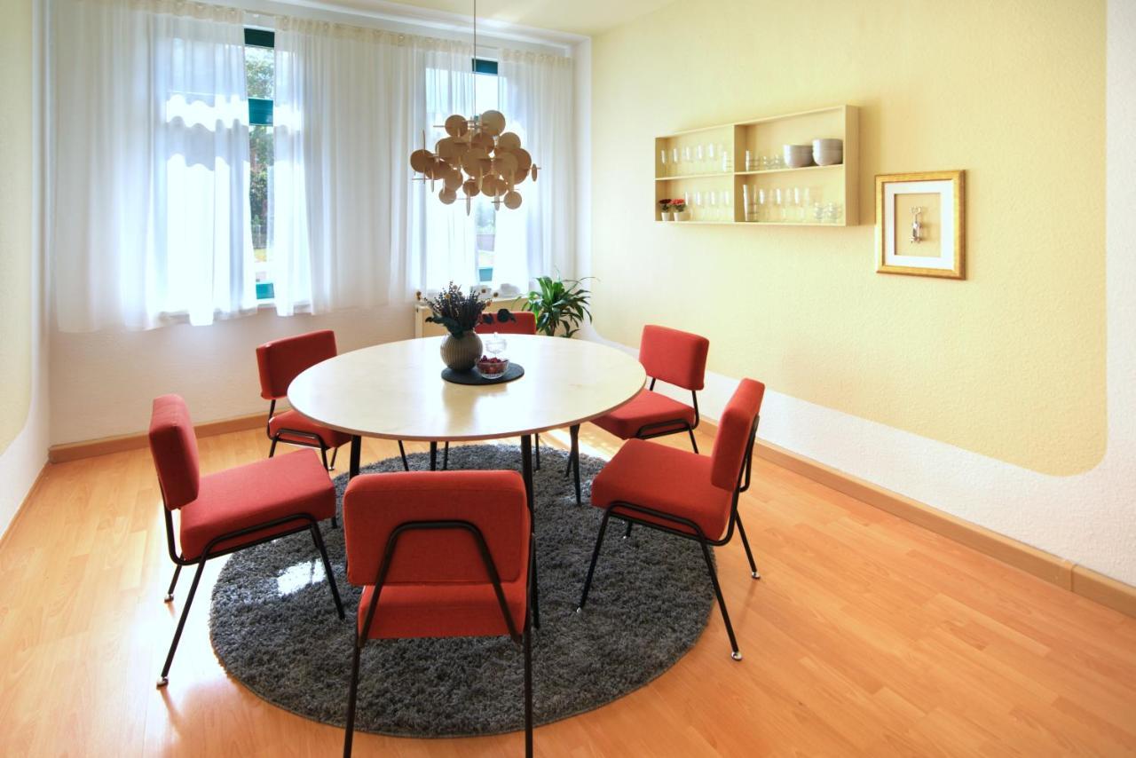 vonBehling Boutique Apartment mit 65zoll TV und Designerstücken Halle  Exterior foto